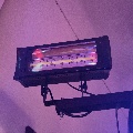 Vlastním také výkonný stroboskop. Je tak výkonný, že ho mám většinou stažený na poloviční výkon. Zapínám pouze při rychlých písničkách.